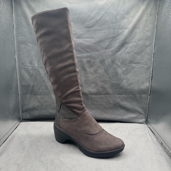 Bzees Wishlist Tall Boots Women's Size 9W Grey Side Zip Stretch
